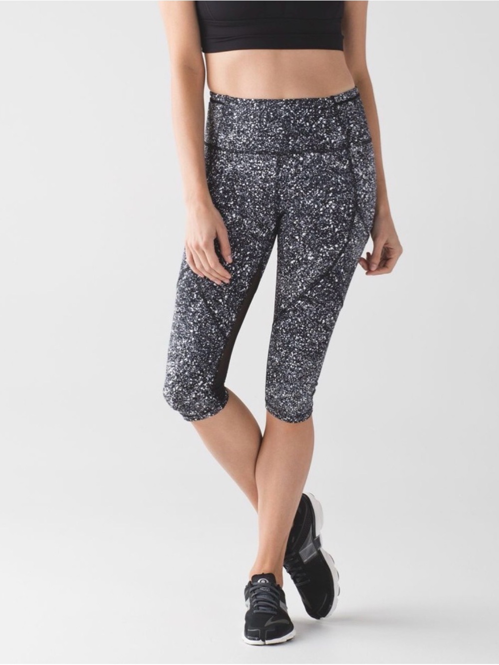 Lululemon Outrun 17" Crop Splatter White Black / Black 10